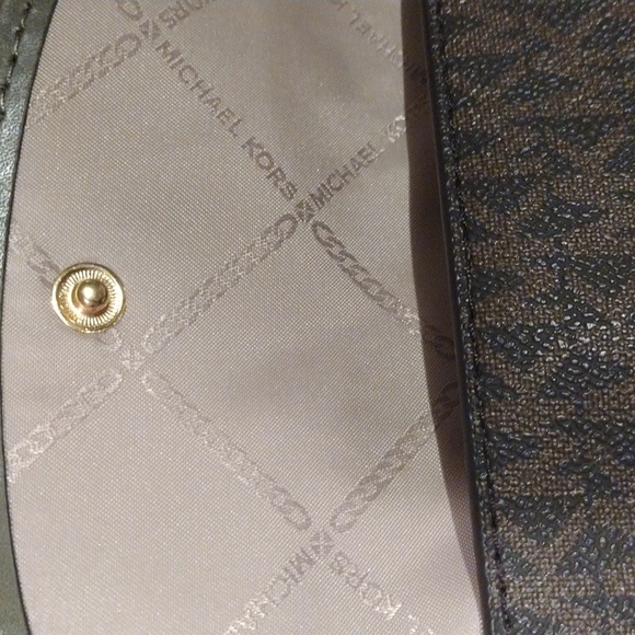 Michael Kors Large Eva Shoulder Tote Bag with wristlet Brown / Olive SOLD, SOLD, - Picture 11 of 16